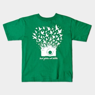 Shoot photos not bullets - Birds and camera Kids T-Shirt